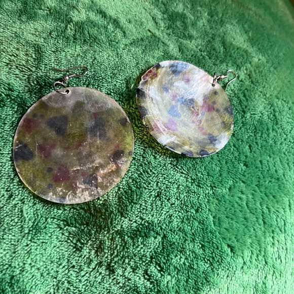 Boho Shell Earrings - Picture 3 of 3